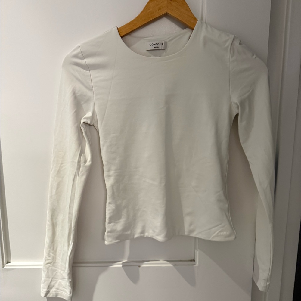 Aritzia Contour Long-Sleeve Crewneck Top in creamy White